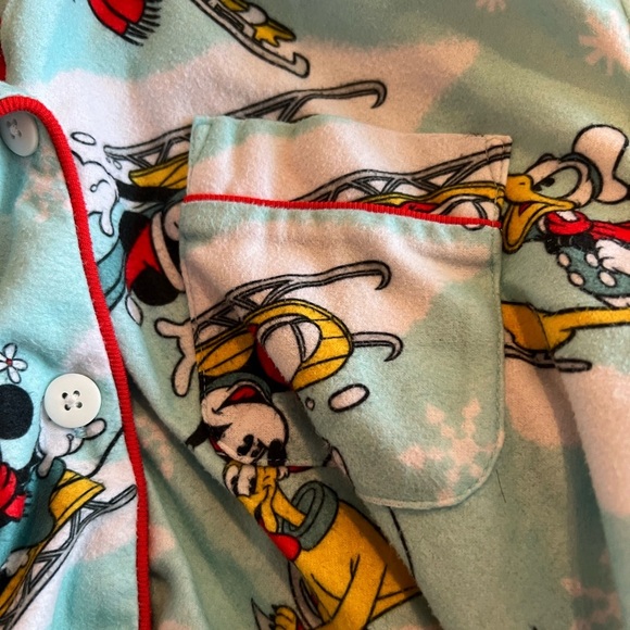 Disney 100 women’s flannel pajama set, size medium, Disney world , EUC, winter - Picture 7 of 8